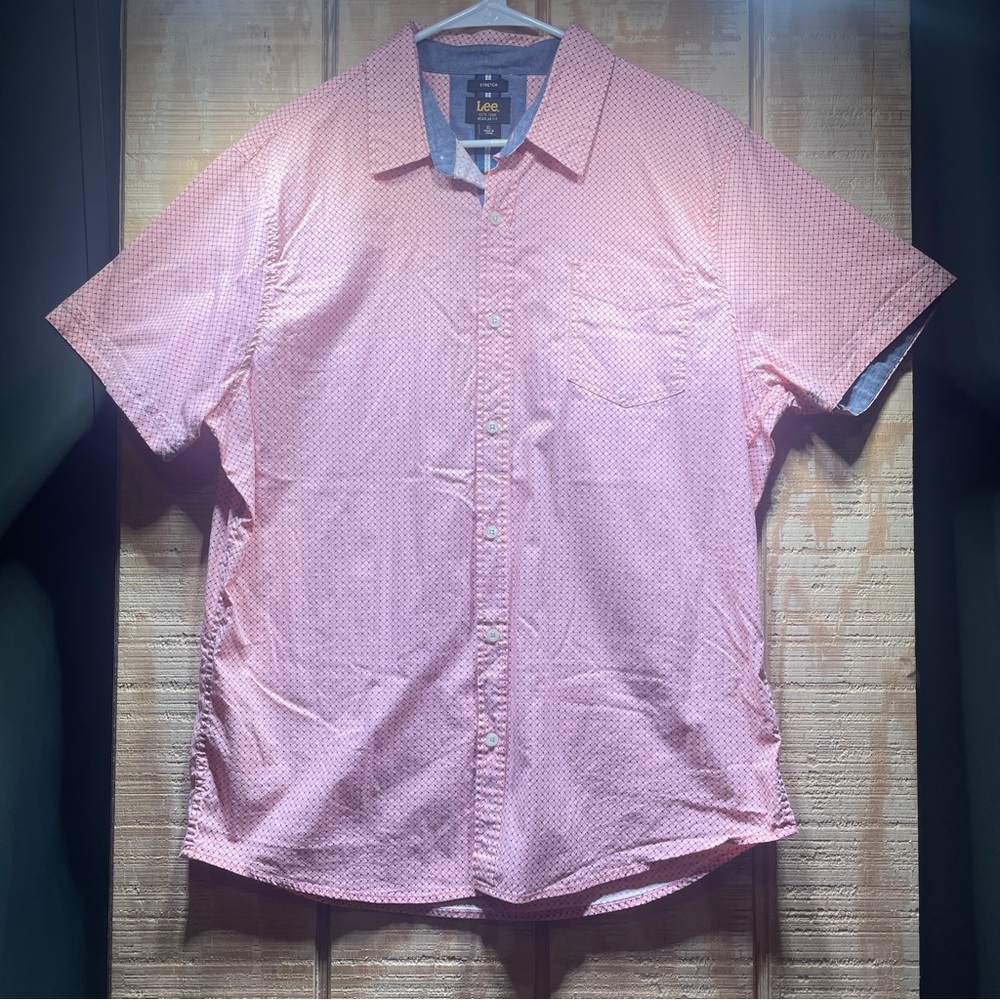 Lee Men's Coral Short Sleeve Button Down Shirt